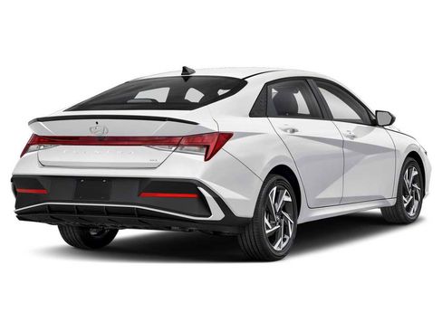 Used 2025 Hyundai Elantra SEL FWD image 14