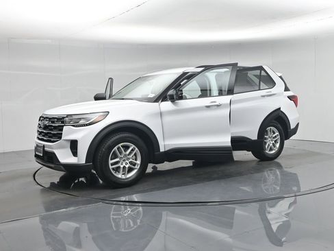New 2026 Ford Explorer Active image 5