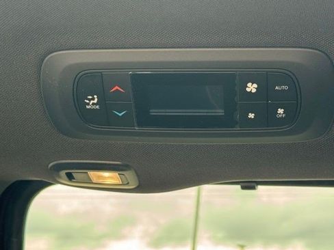 New 2027 Chrysler Pacifica Limited FWD image 36