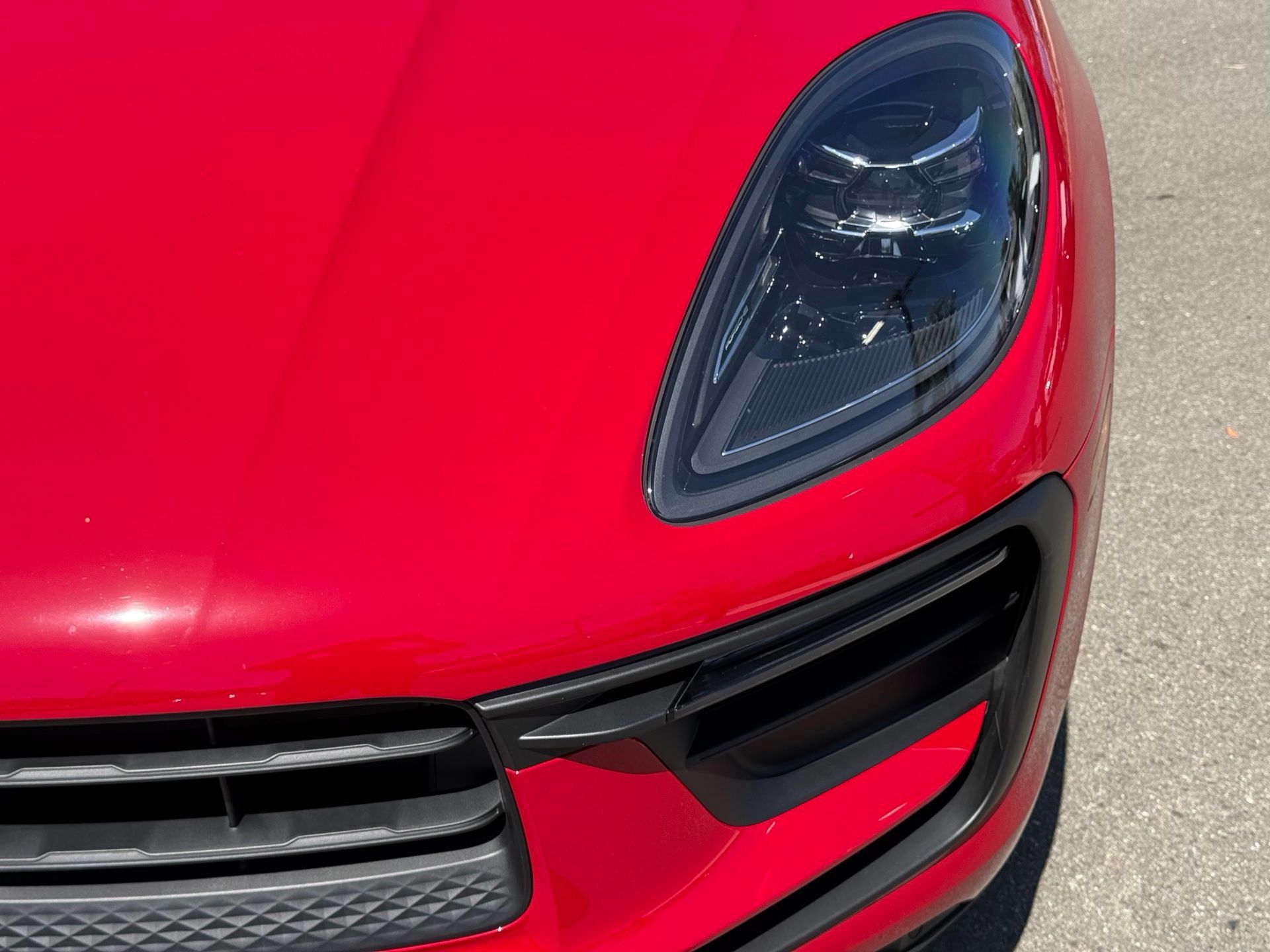 Certified 2026 Porsche Macan AWD/4WD image 11