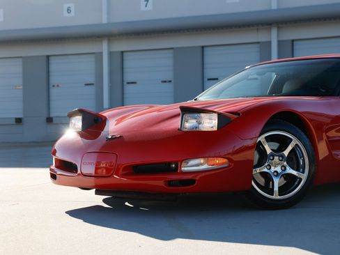 Used 2000 Chevrolet Corvette Coupe image 30