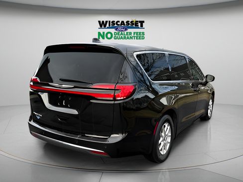 Used 2024 Chrysler Pacifica Touring-L FWD image 28