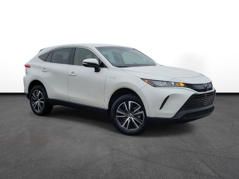 Used 2021 Toyota Venza LE w/ Carpet Mat Package (TMS) image 1