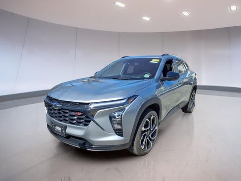 Used 2024 Chevrolet Trax RS w/ Driver Confidence Package image 2