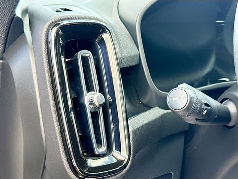 Used 2023 Volvo XC40 Recharge Plus image 11