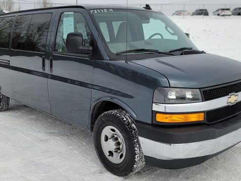 Used 2019 Chevrolet Express 2500 Extended image 2