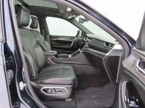 Used 2024 Jeep Grand Cherokee Overland w/ Luxury Tech Group IV image 26