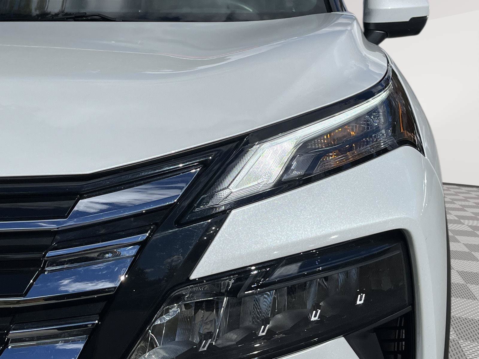 Used 2025 Nissan Rogue SL AWD/4WD image 10