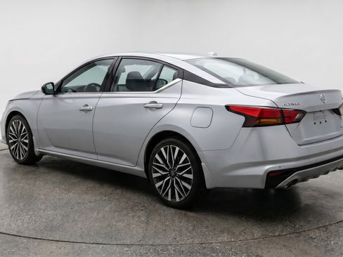Used 2025 Nissan Altima 2.5 SV FWD image 6