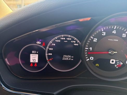 Used 2022 Porsche Panamera image 37