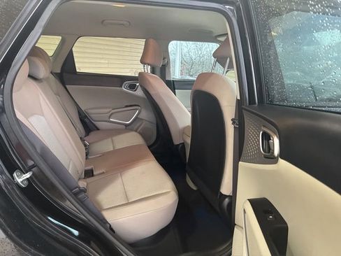 Used 2022 Kia Soul LX image 15