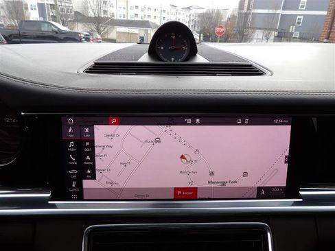 Used 2018 Porsche Panamera image 25