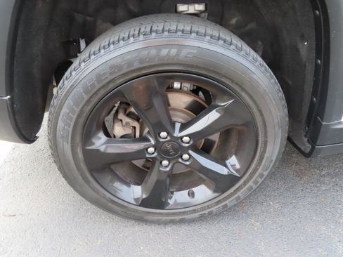 Used 2021 Jeep Grand Cherokee L Laredo image 18