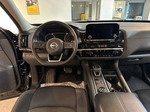 Used 2025 Nissan Pathfinder SV image 36