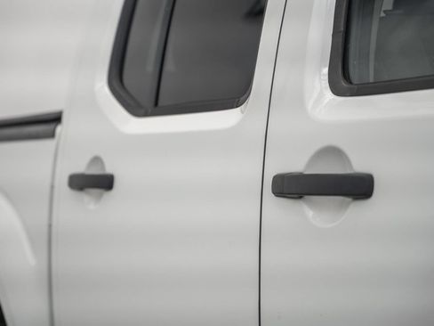 Used 2018 Nissan Frontier SV RWD image 15