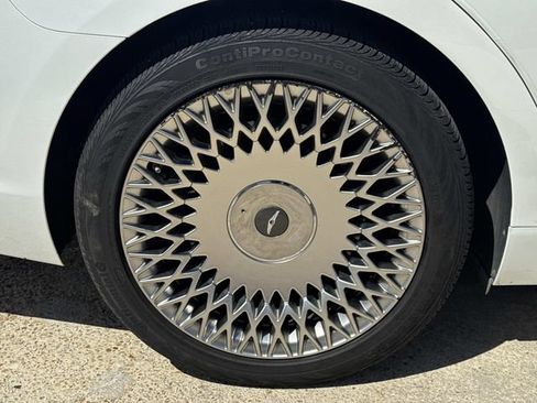 Used 2020 Genesis G90 3.3T Premium RWD image 6