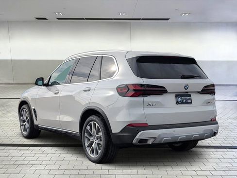 New 2026 BMW X5 xDrive40i w/ Climate Comfort Package image 3