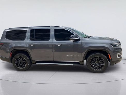Used 2023 Jeep Wagoneer 2WD image 5