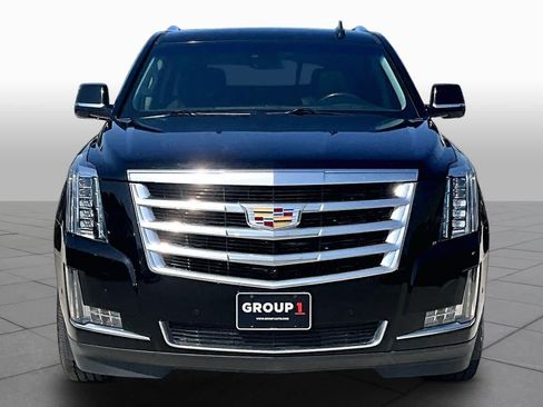Used 2020 Cadillac Escalade Luxury RWD image 4