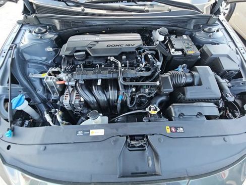 Used 2024 Hyundai Elantra SEL FWD image 9