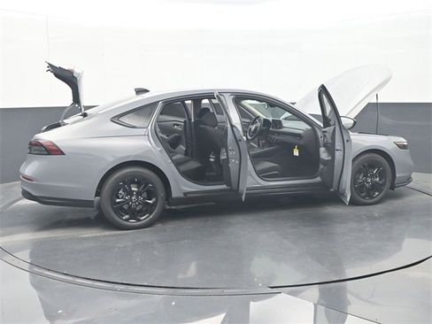 Certified 2025 Honda Accord SE image 40