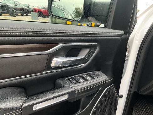 Used 2022 RAM 1500 Laramie AWD/4WD image 12