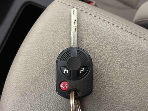Used 2017 Ford Escape SE FWD image 32