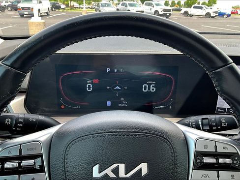 Used 2024 Kia Telluride S w/ S Sunroof Package AWD/4WD image 13