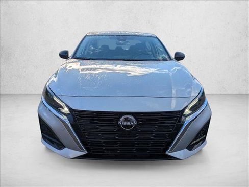Used 2024 Nissan Altima 2.5 SV FWD image 2