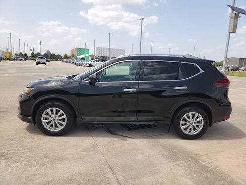 Certified 2018 Nissan Rogue SV w/ Premium Package FWD image 8