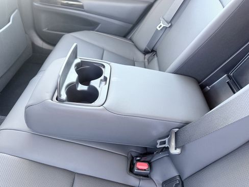 Used 2025 Lexus ES 300h F Sport image 17