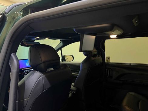Certified 2025 Toyota Sienna XLE Woodland Edition image 12