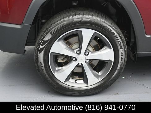 Used 2019 Jeep Cherokee Limited w/ Technology Group image 5