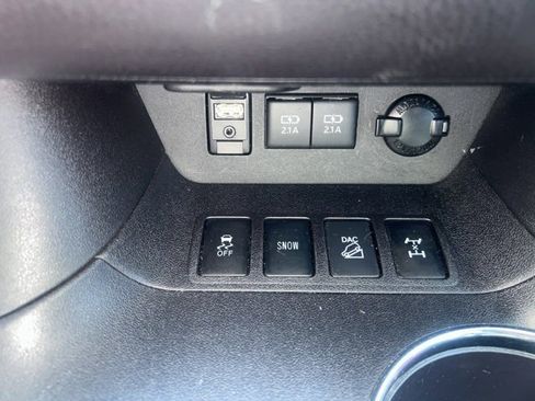 Used 2018 Toyota Highlander XLE image 32