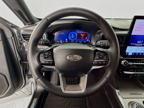 Used 2024 Ford Explorer Platinum w/ Technology Package image 13