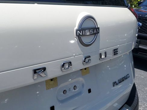 Used 2023 Nissan Rogue Platinum FWD image 9