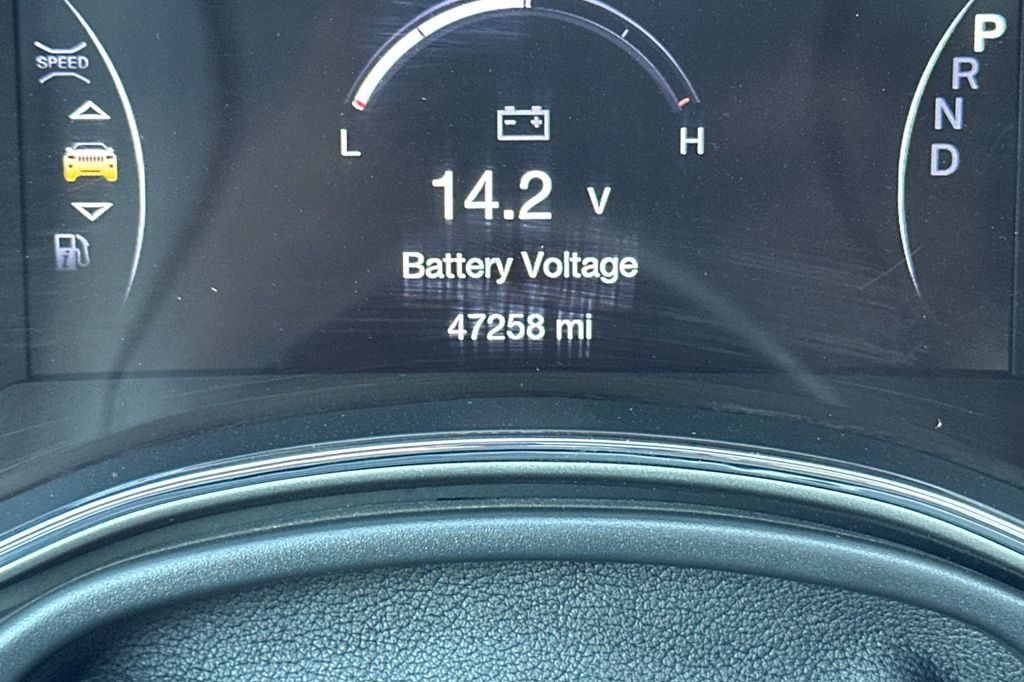 Used 2020 Jeep Grand Cherokee Overland AWD/4WD image 30