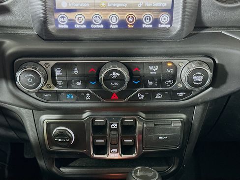 Used 2023 Jeep Wrangler Unlimited Sahara AWD/4WD image 24