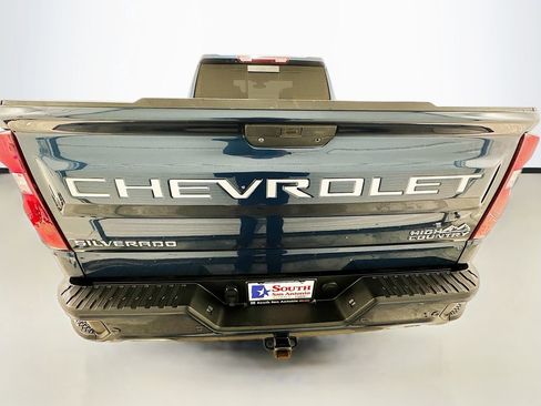 Used 2022 Chevrolet Silverado 1500 High Country w/ Safety Package II AWD/4WD image 6