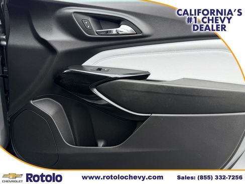 Used 2025 Chevrolet Trax LT FWD image 9