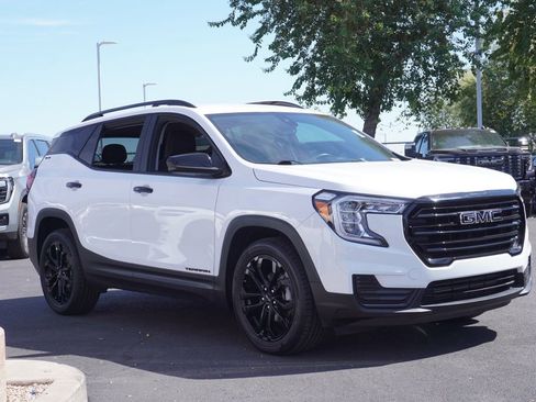 Certified 2022 GMC Terrain SLE w/ Driver Convenience Package image 4