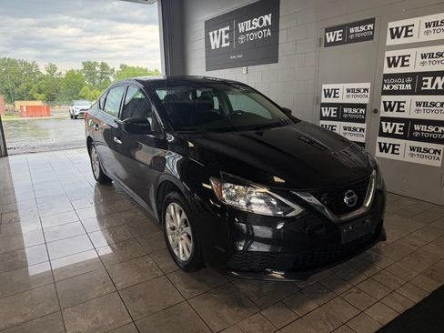 Used 2019 Nissan Sentra SV FWD image 2