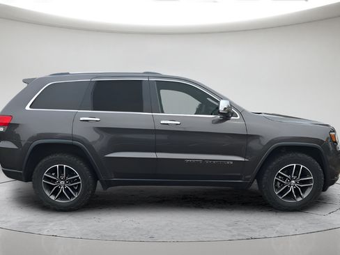 Used 2017 Jeep Grand Cherokee Limited w/ Luxury Group II AWD/4WD image 2