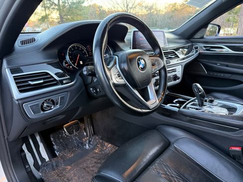 Used 2019 BMW 750i xDrive w/ Executive Package image 21