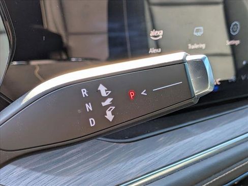 Used 2025 Chevrolet Suburban Premier image 13