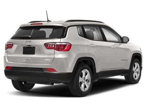 Used 2018 Jeep Compass Latitude w/ Cold Weather Group AWD/4WD image 2