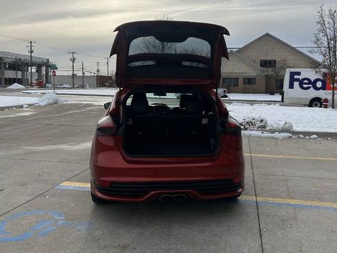 Used 2018 Ford Focus ST w/ Equipment Group 401A image 8