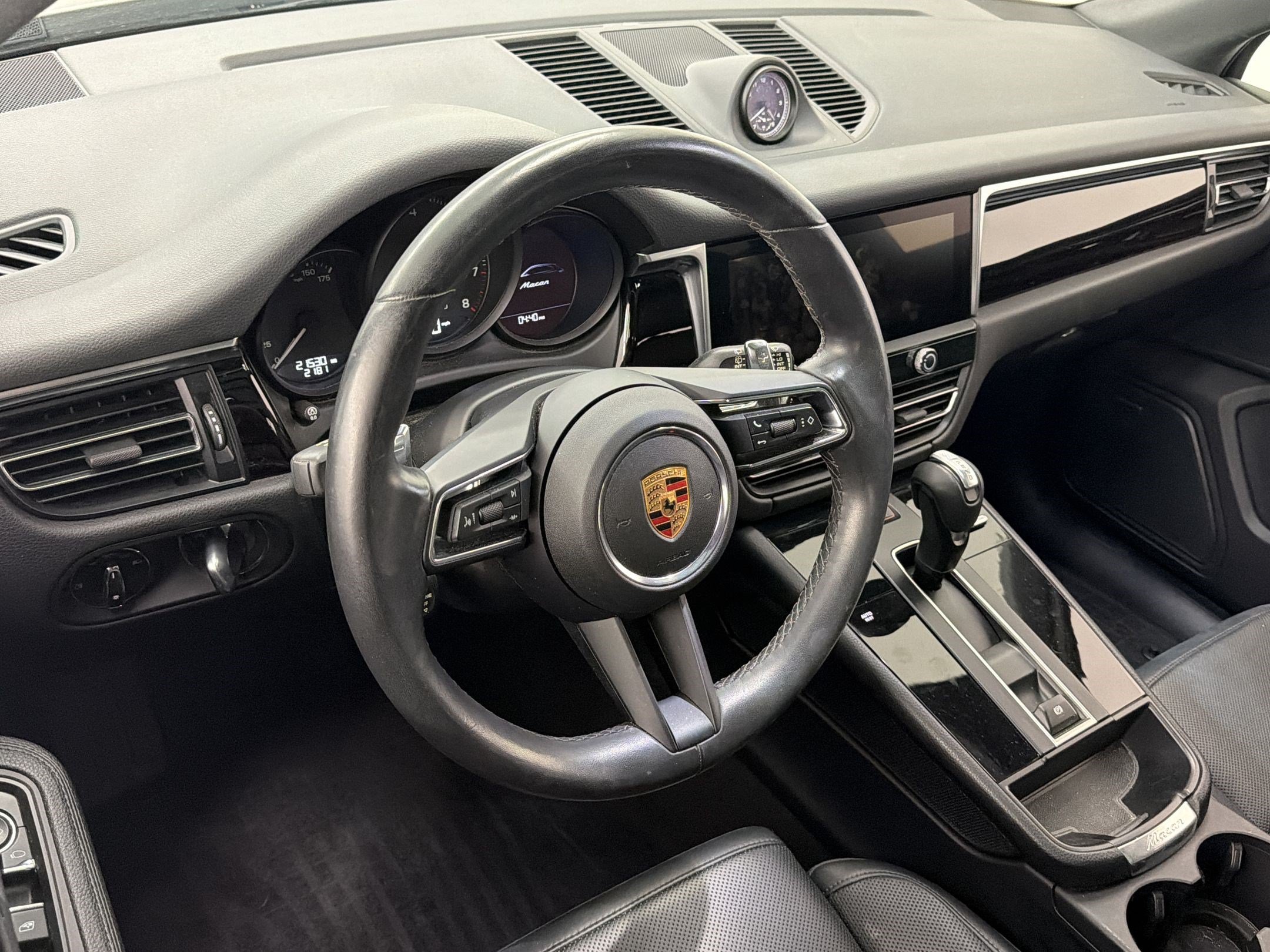 Used 2024 Porsche Macan AWD/4WD image 4