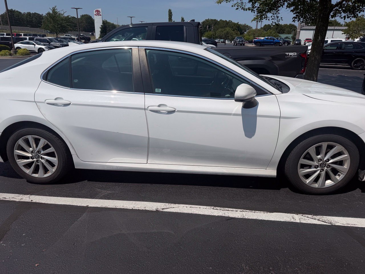Used 2021 Toyota Camry LE FWD image 3