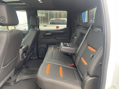 Used 2024 GMC Sierra 1500 AT4 w/ Technology Package image 5